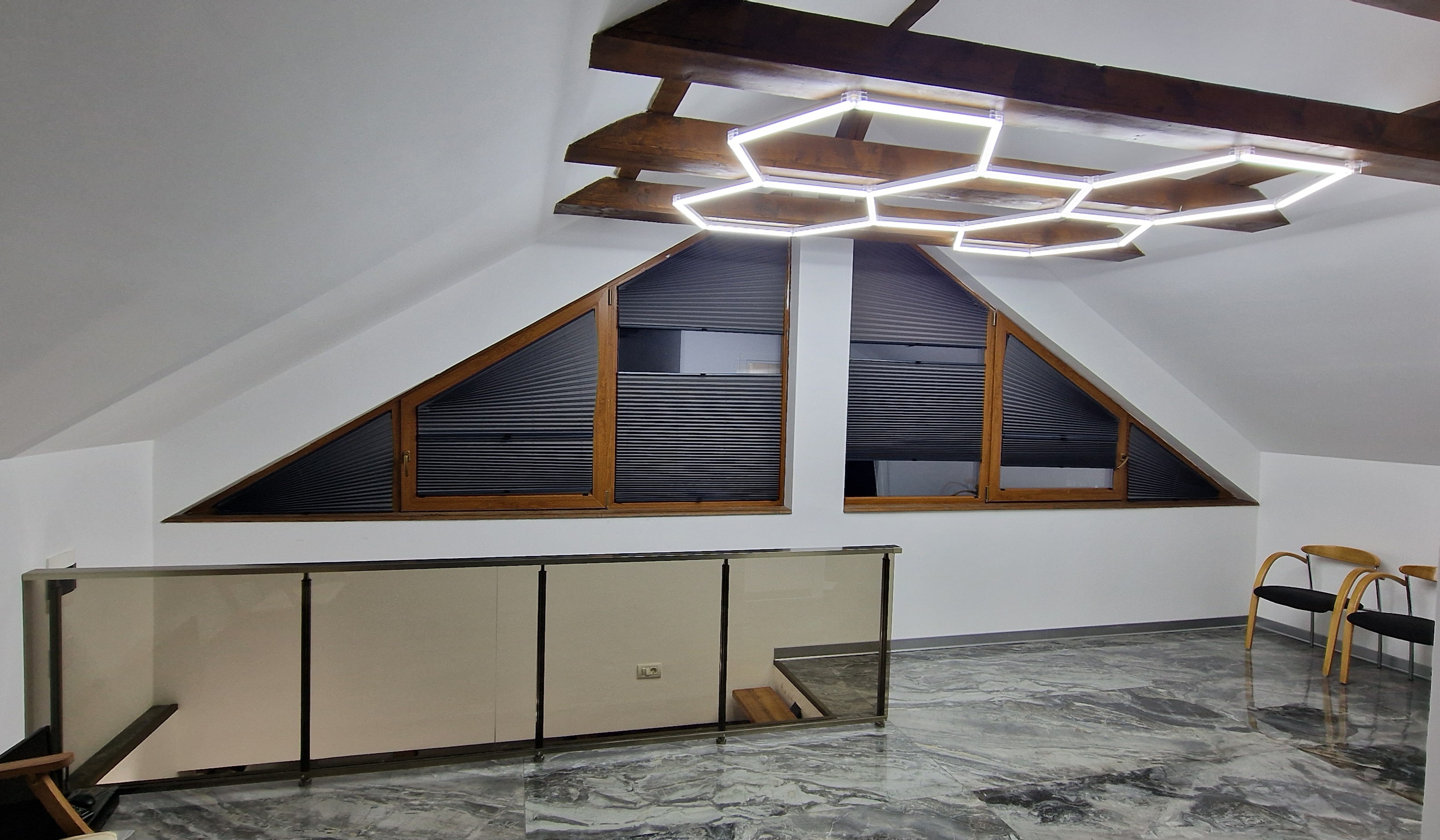 Jaluzele Plisate Înclinate